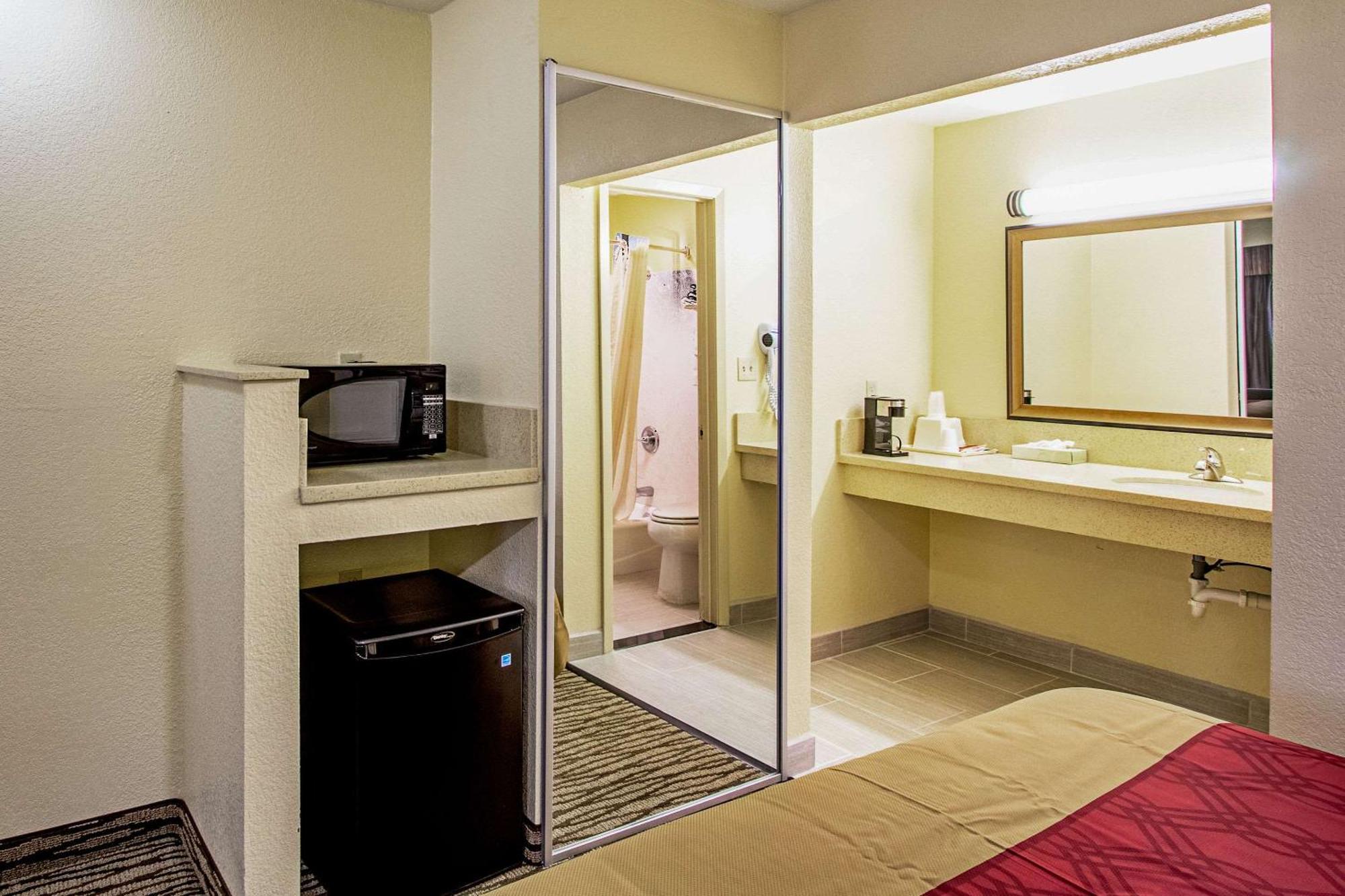 Super 8 By Wyndham Jackson Ms Otel Dış mekan fotoğraf
