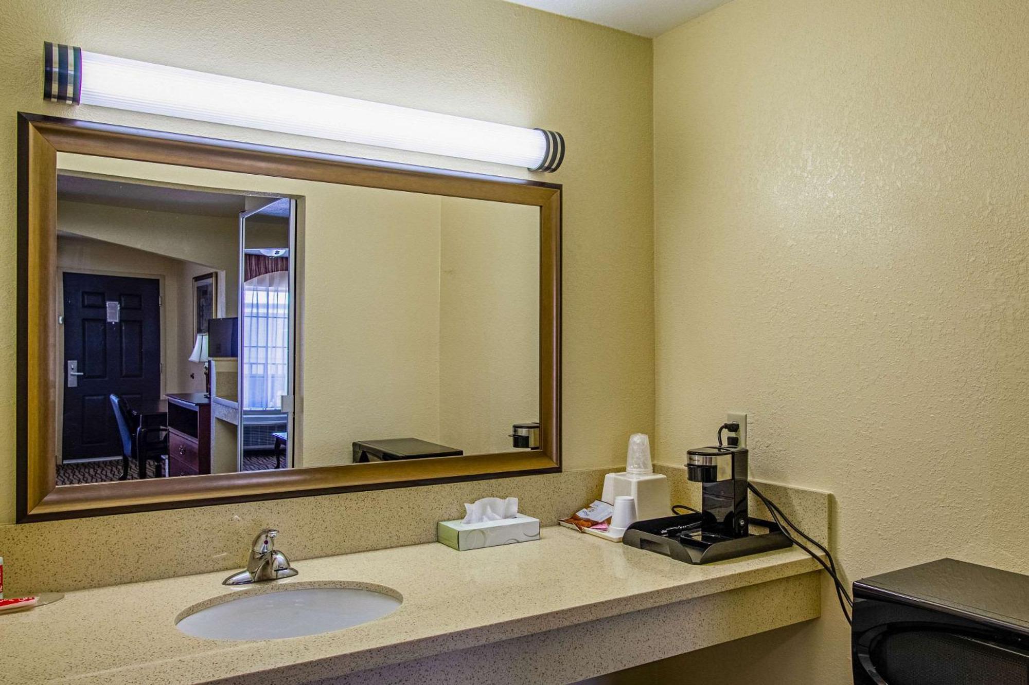Super 8 By Wyndham Jackson Ms Otel Dış mekan fotoğraf