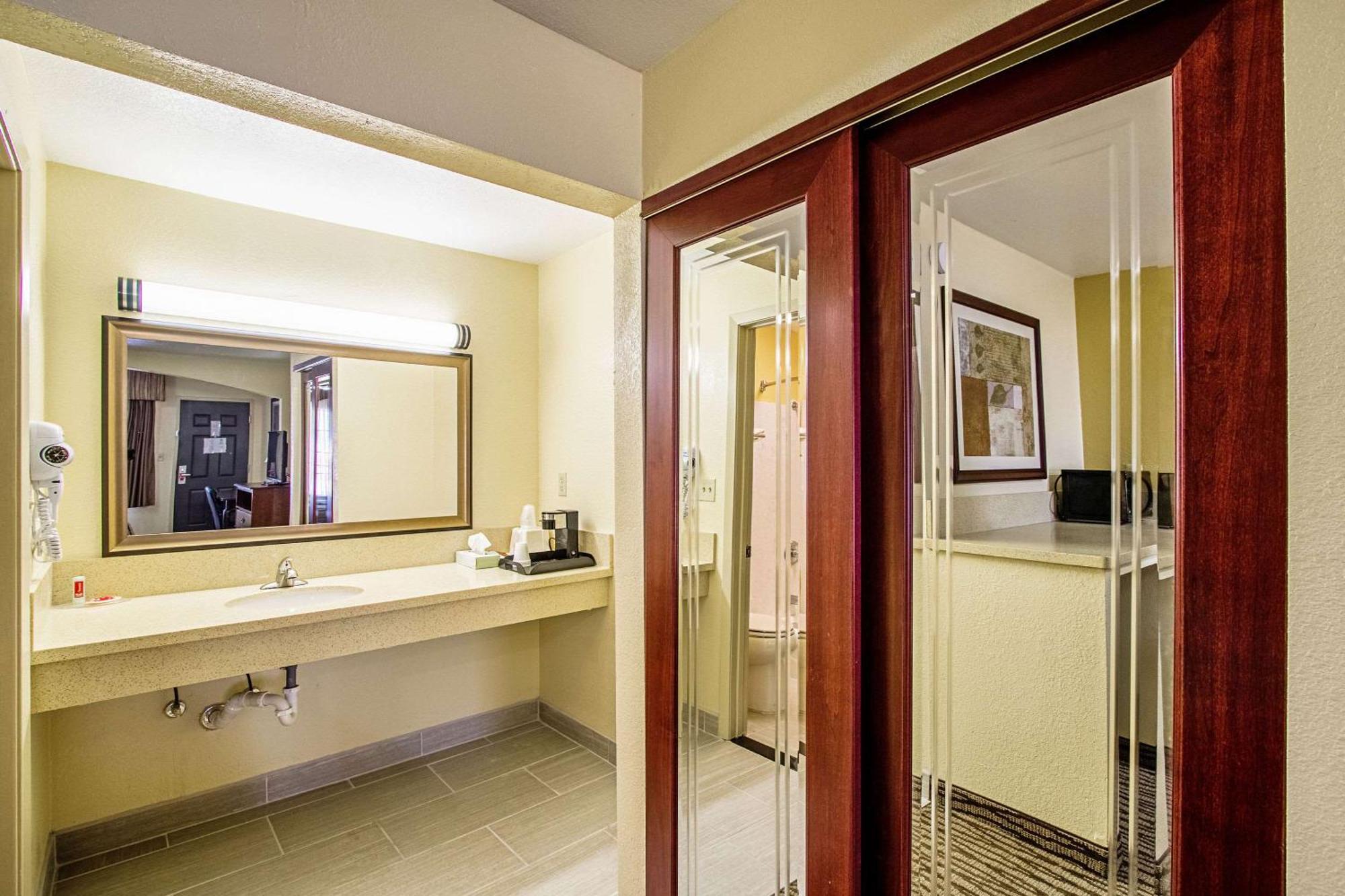 Super 8 By Wyndham Jackson Ms Otel Dış mekan fotoğraf