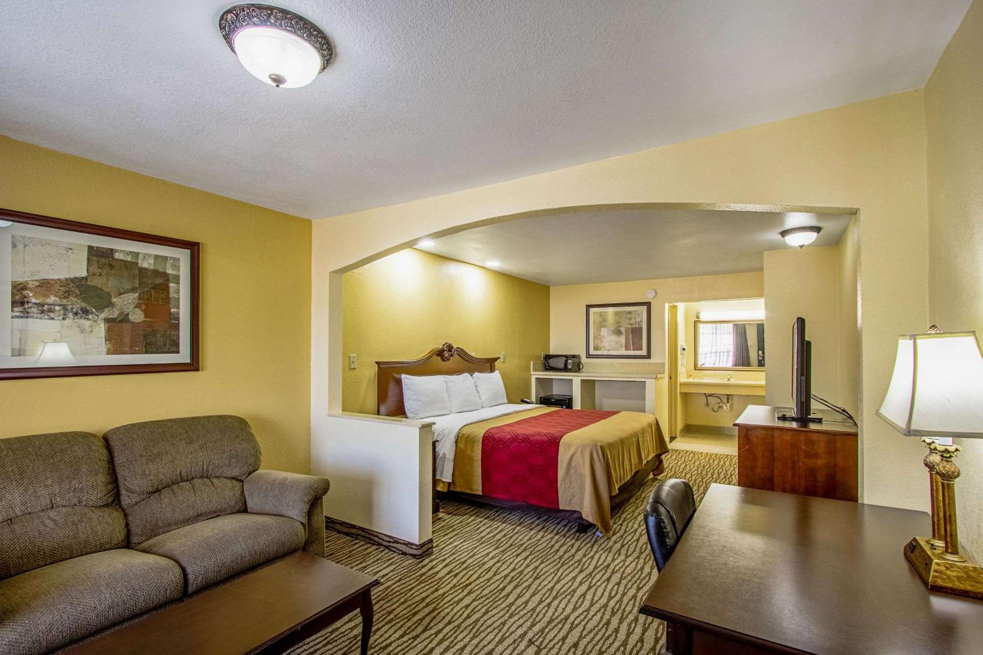 Super 8 By Wyndham Jackson Ms Otel Dış mekan fotoğraf