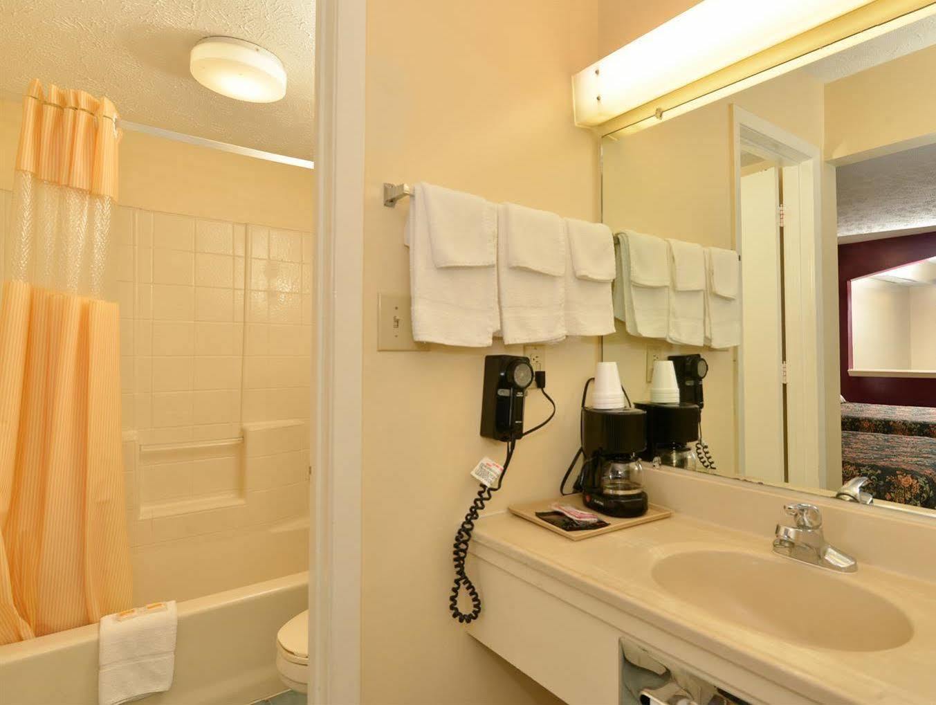 Super 8 By Wyndham Jackson Ms Otel Dış mekan fotoğraf