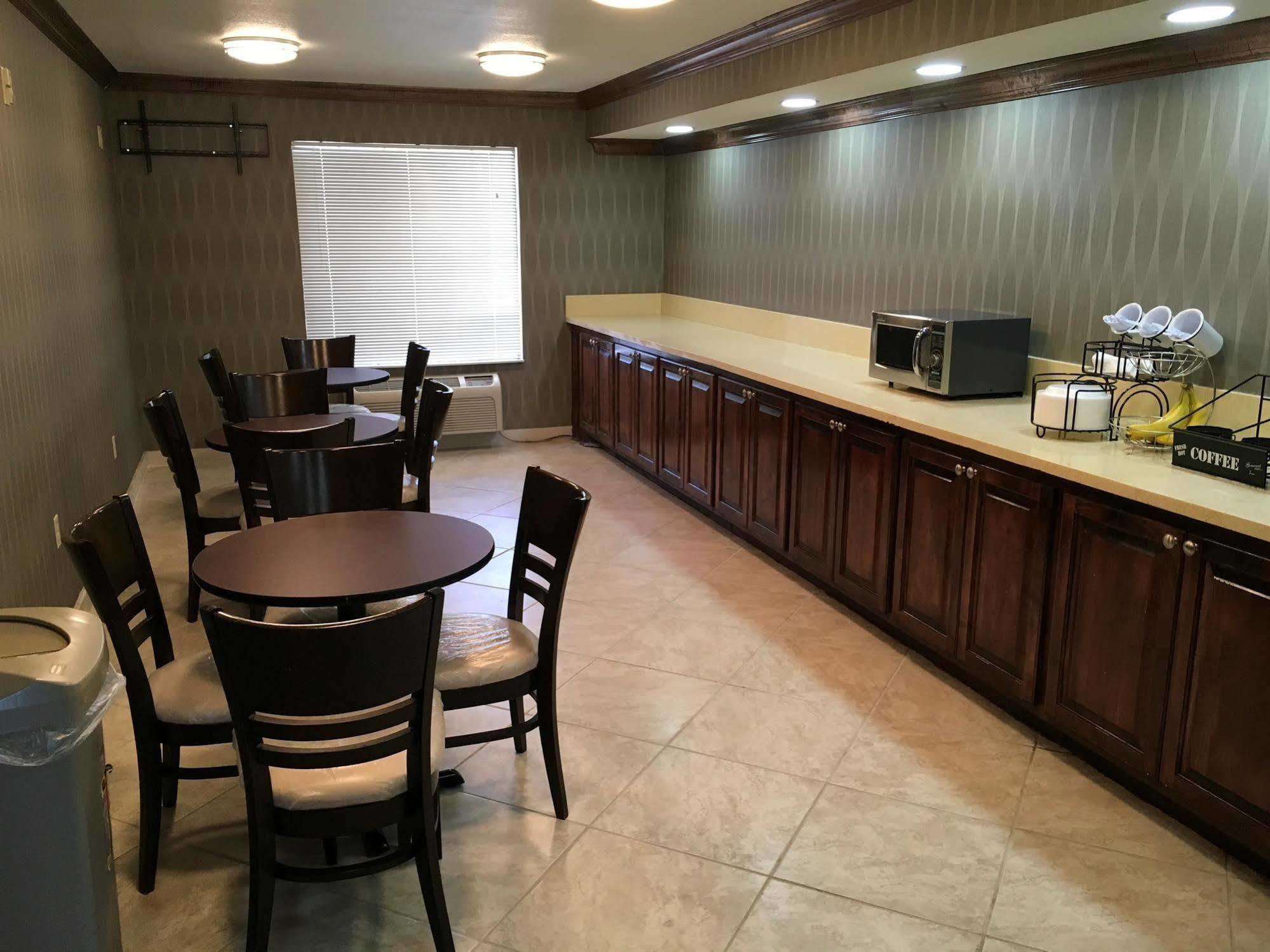 Super 8 By Wyndham Jackson Ms Otel Dış mekan fotoğraf